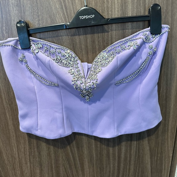 Gorgeous studded V crop top - Picture 5 of 10